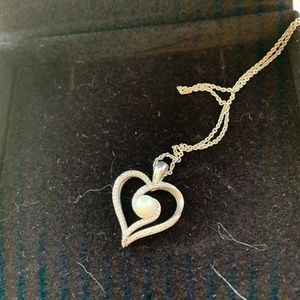 Diamond & pearl heart necklace